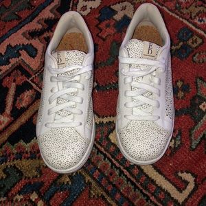 White sneakers size 6 women’s